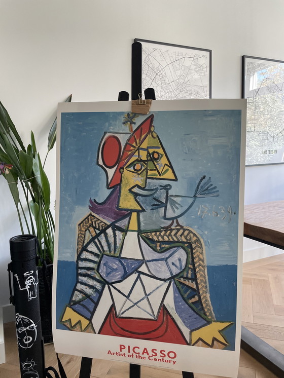 Image 1 of Pablo Picasso (1881-1973),Femme À I’Oiseau, 1939, Courtesy, Helly Nahmad Gallery, London,Copyright 1999 Pablo Picasso