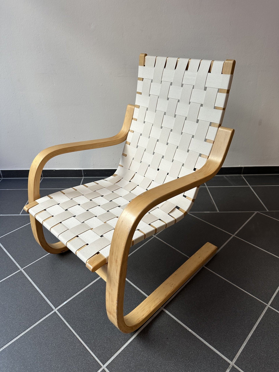 2X Armchair 406 Alvar Aalto Artek | €1,500 | Whoppah