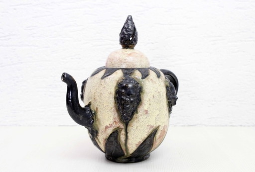 Handmade earthenware teapot by Sylvain Hublet