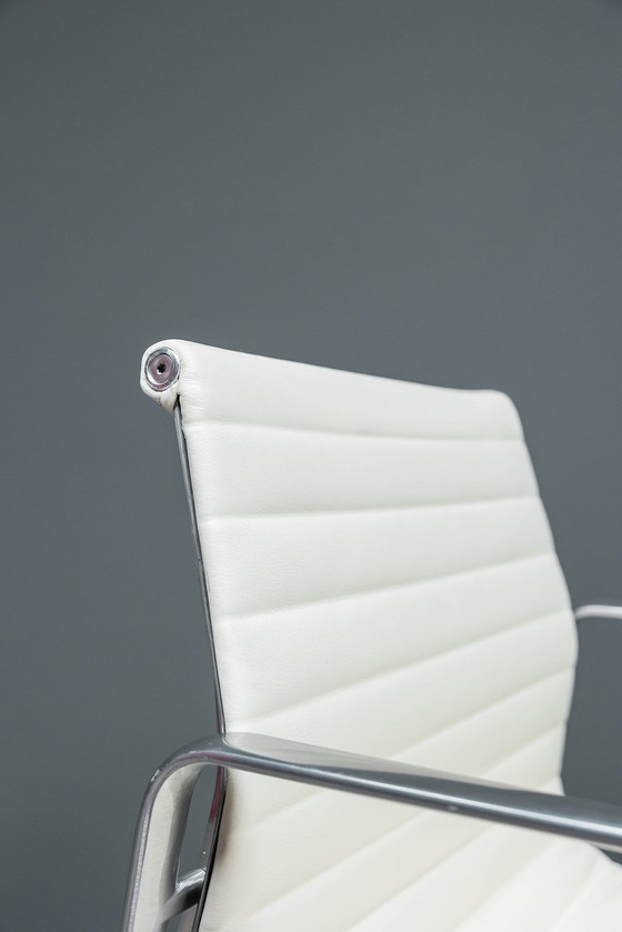 Image 1 of Silla de oficina Eames Ea117 Alugroup