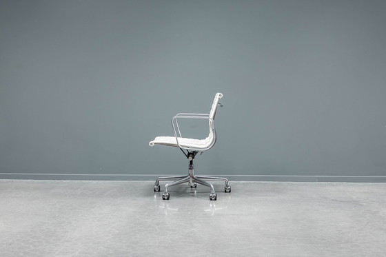 Image 1 of Silla de oficina Eames Ea117 Alugroup