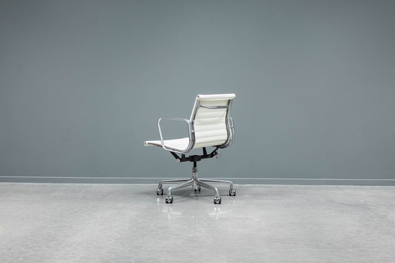 Image 1 of Silla de oficina Eames Ea117 Alugroup