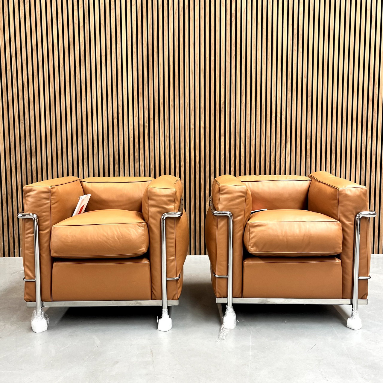 Cassina LC2 - Le Corbusier Cuir cognac en duvet | €6,450 | Whoppah