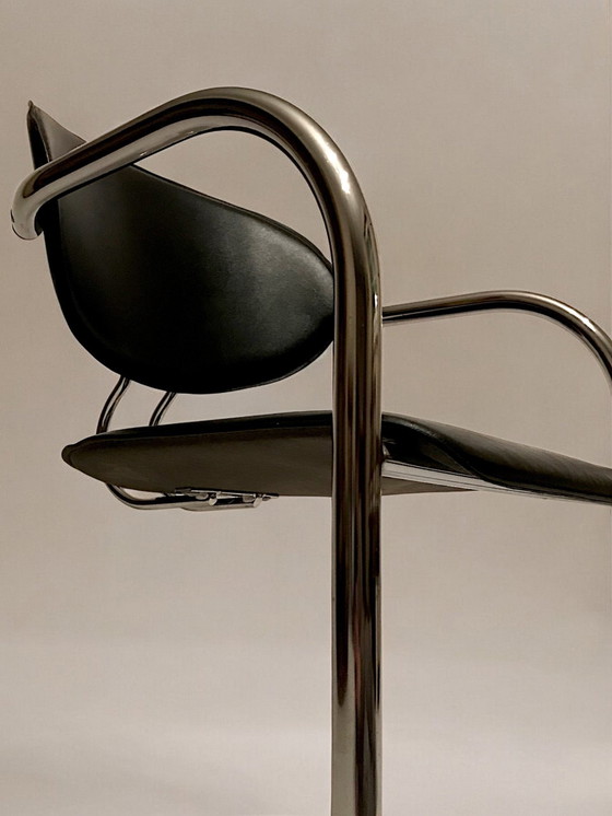 Image 1 of Suite De Huit Chaises Cantilever En Skaï Noir Et Chrome