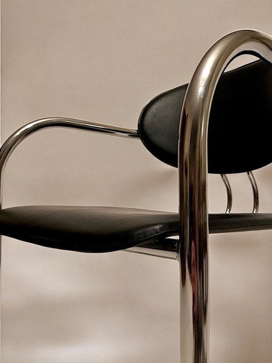 Image 1 of Suite De Huit Chaises Cantilever En Skaï Noir Et Chrome