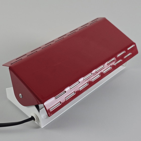 Image 1 of Lampada da parete vintage regolabile in metallo rosso massiccio con apertura a ribalta, disegnata da Gérard Gossé, Belgio, anni 