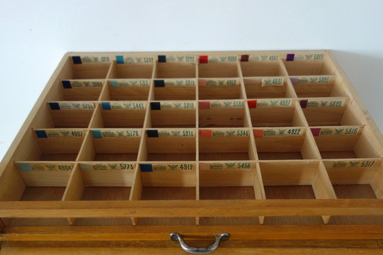 Image 1 of Vetrina vintage per merceria in seta sulla Croisette con 4 cassetti