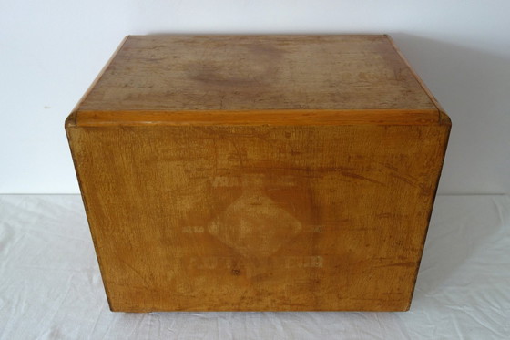 Image 1 of Vetrina vintage per merceria in seta sulla Croisette con 4 cassetti