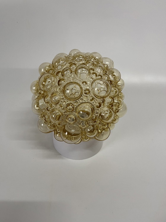 Image 1 of Lámpara de techo de burbujas Helena Tynell de mediados de siglo con base blanca y vidrio ámbar