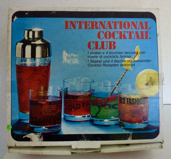Image 1 of Vintage International Cocktail Club - Shaker e 4 bicchieri decorati nella scatola originale. 