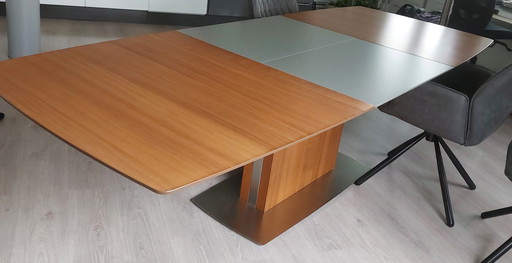 BoConcept dining table series Milano model Occa