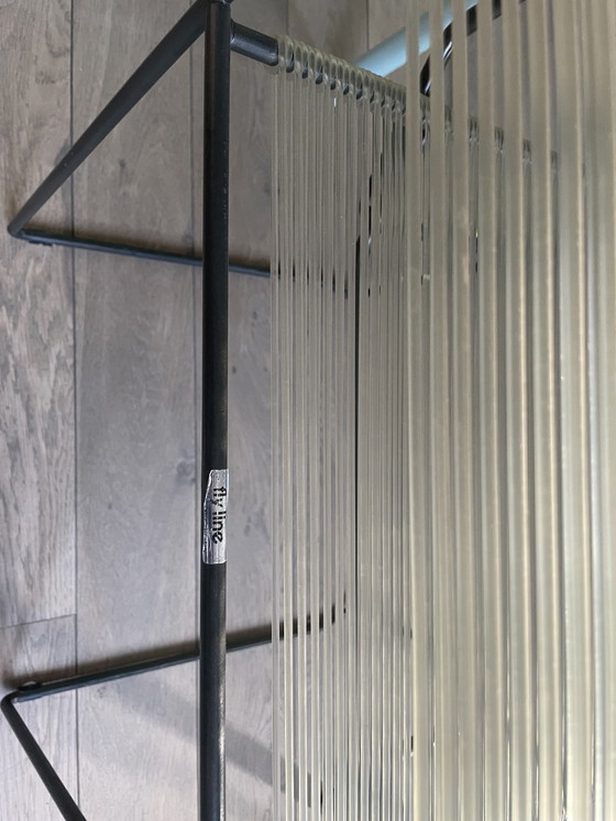 Image 1 of Table en verre Flyline et 4 chaises spaghetti colorées