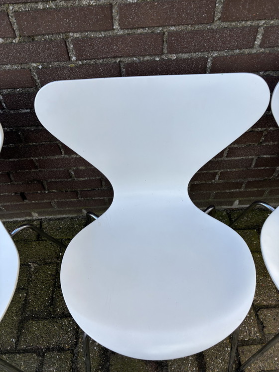 Image 1 of 6X Fritz Hansen Butterfly Chairs