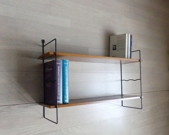 Image 1 of Bibliothèque vintage Étagère murale en noyer