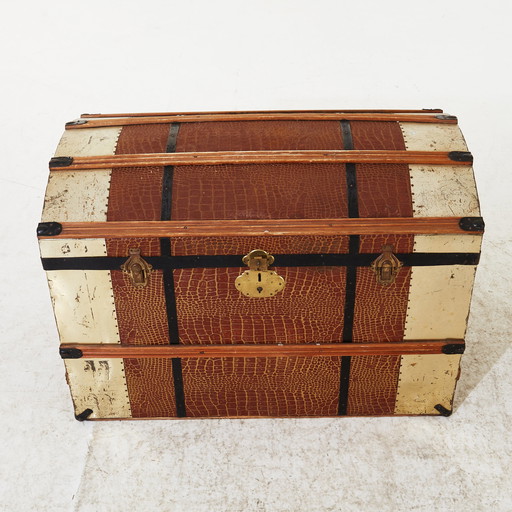 Travel trunk from 1920's