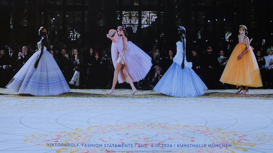 Image 1 of Victor & Rolf "Fashion Statements" Affiche d'exposition originale