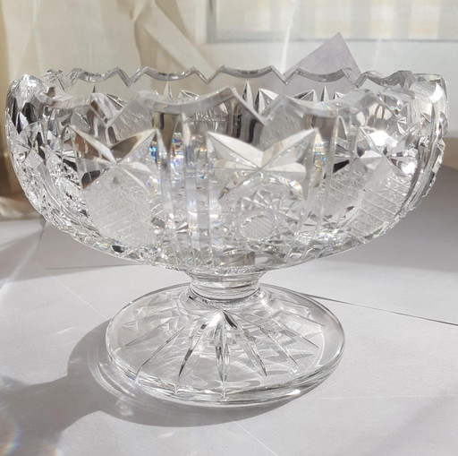 Lead crystal bowl with foot