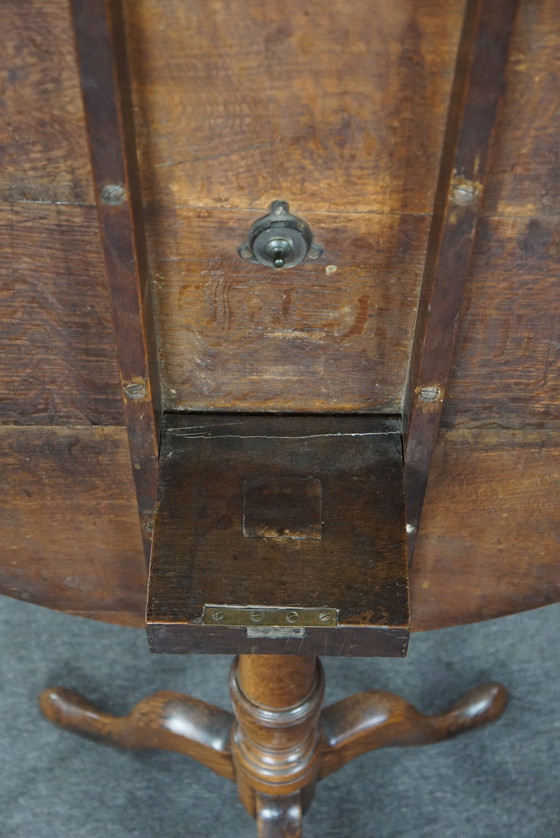 Image 1 of Large English oak tilt-top table