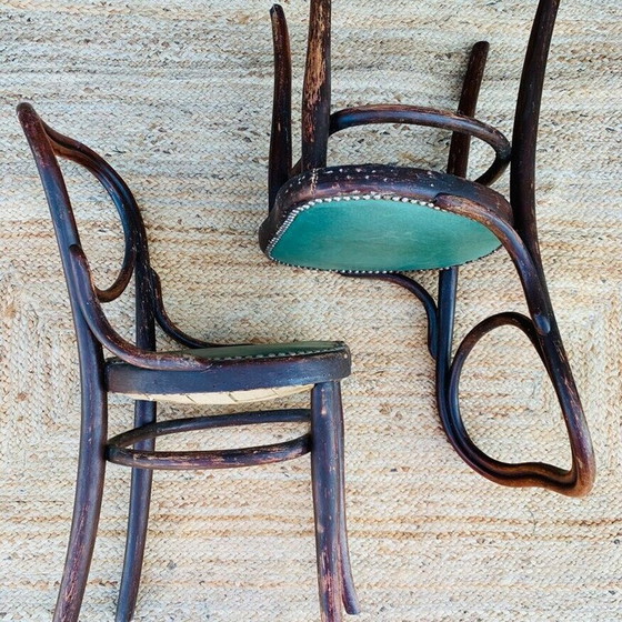 Image 1 of Coppia di sedie vintage Thonet n. 28 a forma di cuore in similpelle verde