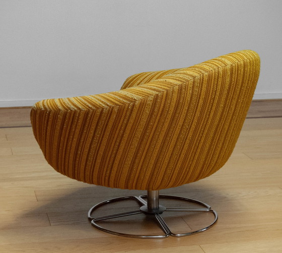 Image 1 of Vintage Swivel Chair