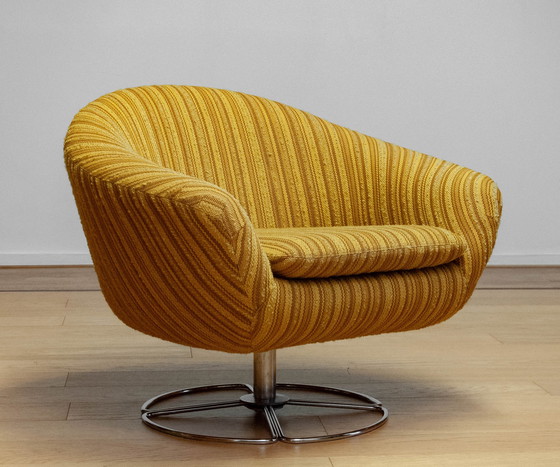 Image 1 of Vintage Swivel Chair