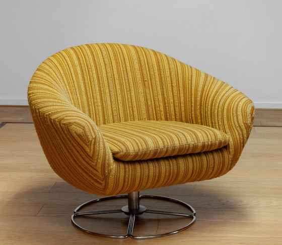 Image 1 of Vintage Swivel Chair