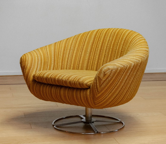 Image 1 of Vintage Swivel Chair