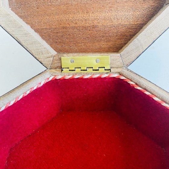 Image 1 of Scatola portagioie ottagonale in legno con intarsi in madreperla geometrica Khatam