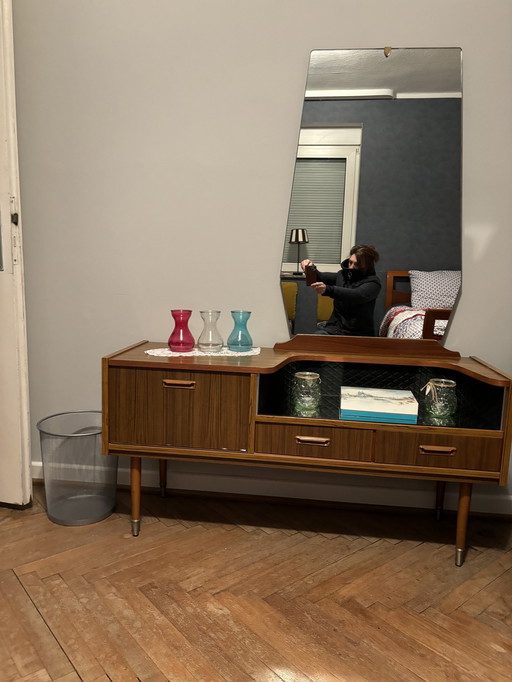 Dressing Table With Mirror