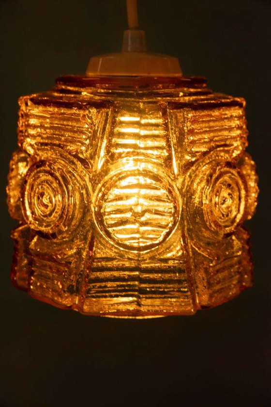 Image 1 of Lampe suspendue vintage en verre Vitrika, ambre, lampe suspendue du milieu du siècle