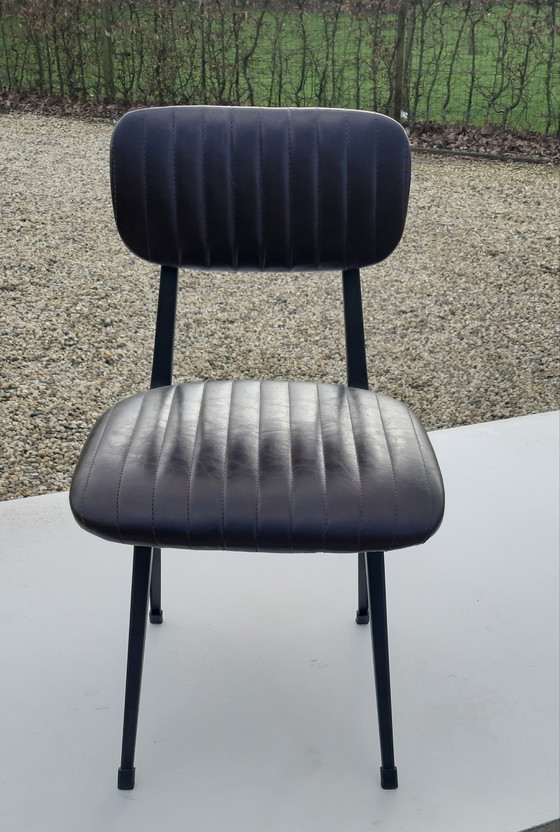 Image 1 of Modèle de chaise de salle à manger Résultat