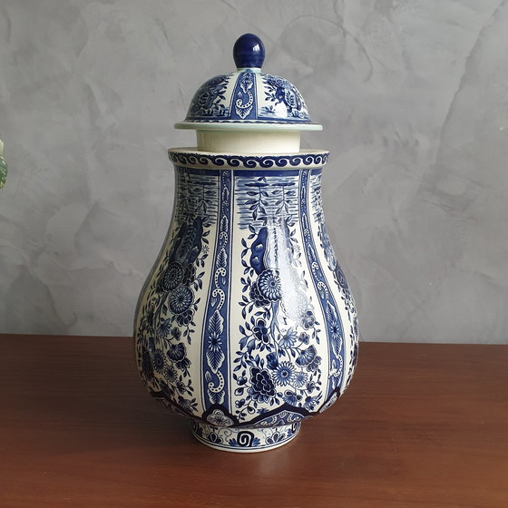Image 1 of Jarrón con tapa azul de Delft de Royal Sphinx de Boch de 1960