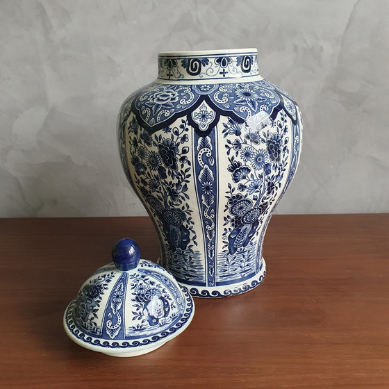 Image 1 of Jarrón con tapa azul de Delft de Royal Sphinx de Boch de 1960