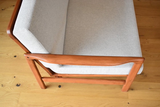Image 1 of Divano scandinavo a due posti, teak e tessuto grigio chiaro