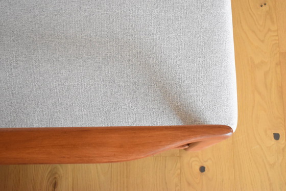 Image 1 of Divano scandinavo a due posti, teak e tessuto grigio chiaro