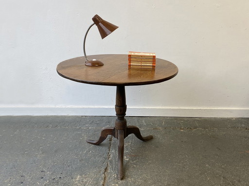 19Th Century Antique Oak Round Tilt Top Table