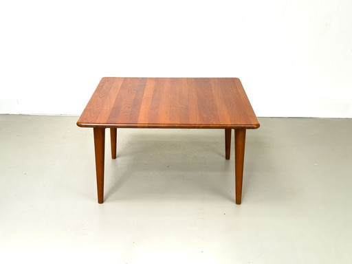 Mikael Laursen Illum Wikkelso coffee table