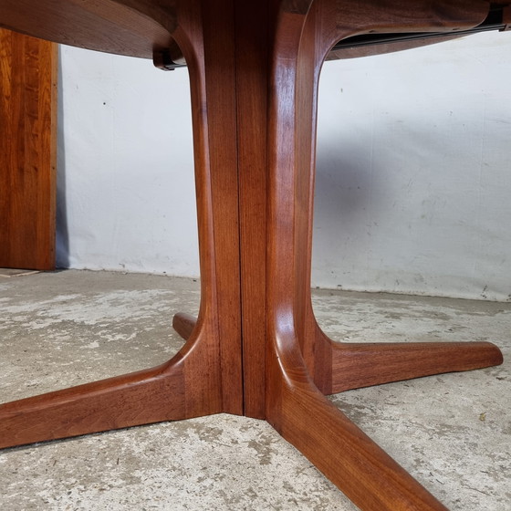 Image 1 of Table de salle à manger extensible en teck massif des années 1960, danoise