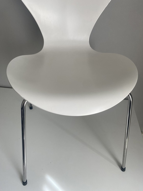 Image 1 of Chaise papillon Fritz Hansen blanc - chrome