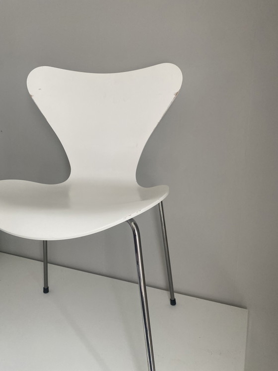 Image 1 of Chaise papillon Fritz Hansen blanc - chrome