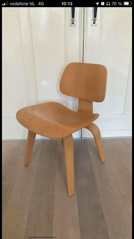 Image 1 of 4X Vitra Dcw stoel