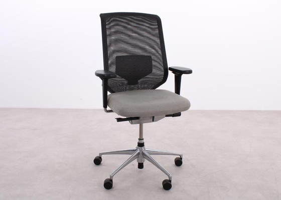 Image 1 of Vitra Meda Pro Office Chair Gray/Black