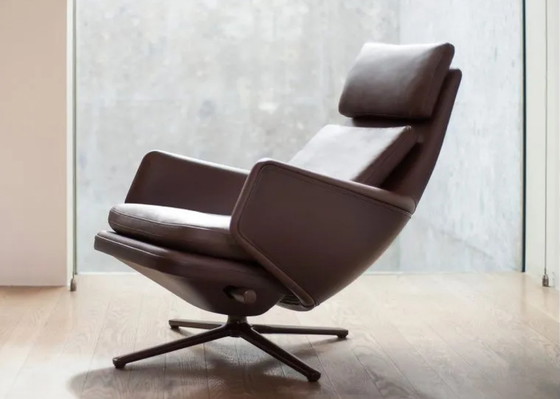 Image 1 of New Vitra Grand Relax lounge chair + Ottoman premium leather show model 2023