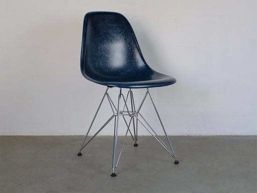 Vitra Original Dsr Glass Fiber In Navy Blue Design Charles Eames