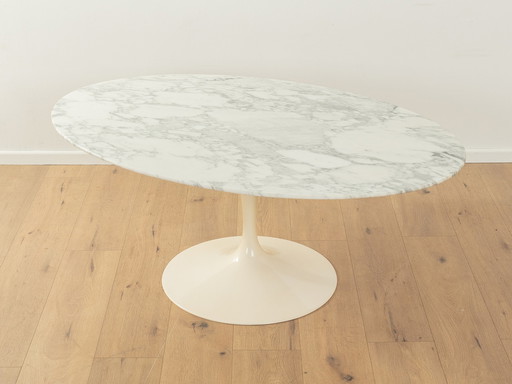 Table basse ovale en forme de tulipe, Eero Saarinen