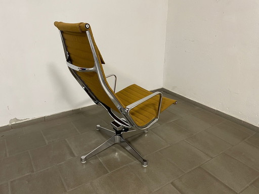 Lounge Chair 124 Charles & Ray Eames