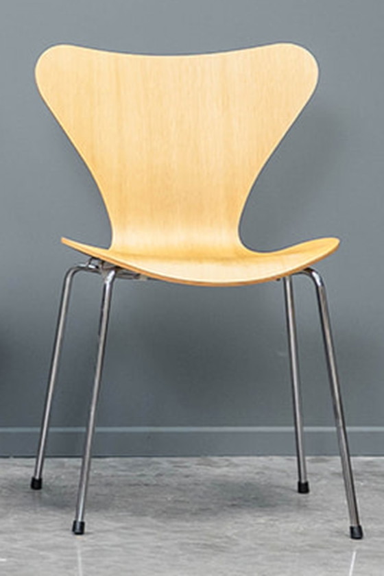 Image 1 of Fritz Hansen Series 7 "butterfly" chair