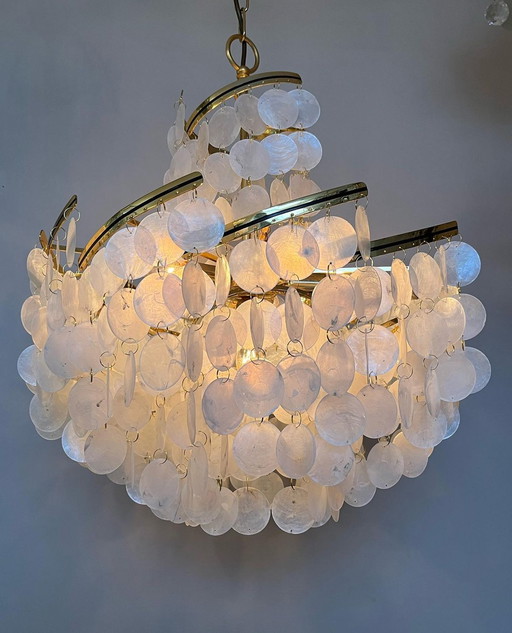 Unique en son genre ! Grand lustre design en coquillage capiz, lampe suspendue avec cadre doré !