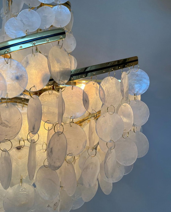 Image 1 of Unique en son genre ! Grand lustre design en coquillage capiz, lampe suspendue avec cadre doré !