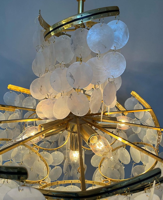 Image 1 of Unique en son genre ! Grand lustre design en coquillage capiz, lampe suspendue avec cadre doré !